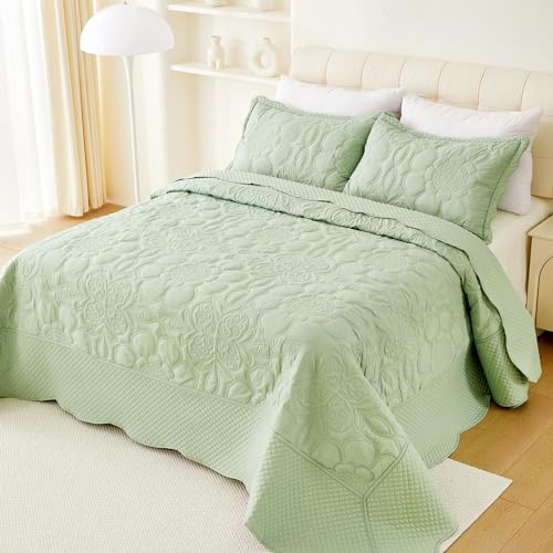 Image of EVENHUG Oversized King Quilt California King Size Lightweight Bedding Set Reversible Bedspread Coverlets for All Seasons 3 Piece (Sage Green 120 inchx120 inch)