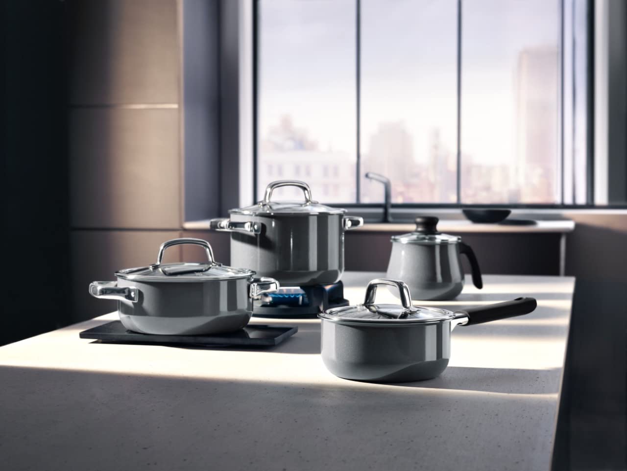 WMF Fusiontec Mineral - Casseruola con coperchio in vetro, 16 cm, piccola 1,3 l, a induzione, in ceramica high-tech, custodia in silicone, antigraffio, grigio