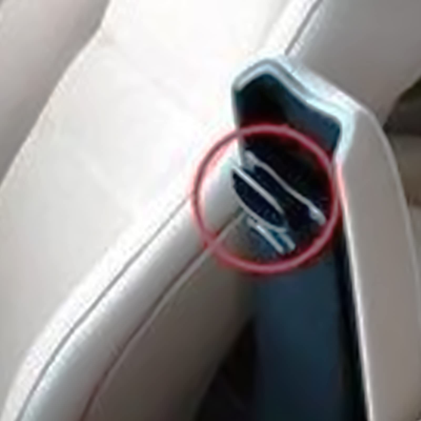 Pestillo Para Consola Central Mitsubishi Outlander 2006-2012 - 2 Piezas, Número OE 8011B548