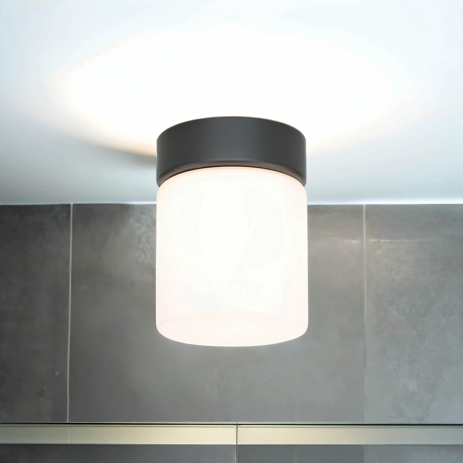 Licht-Erlebnisse Deckenleuchte Bad IP44 kompakt D:10cm G9 wechselbar aus Metall & Glas in schwarz-weiß wassergeschützt Badezimmer Deckenlampe Innen Feuchtraum