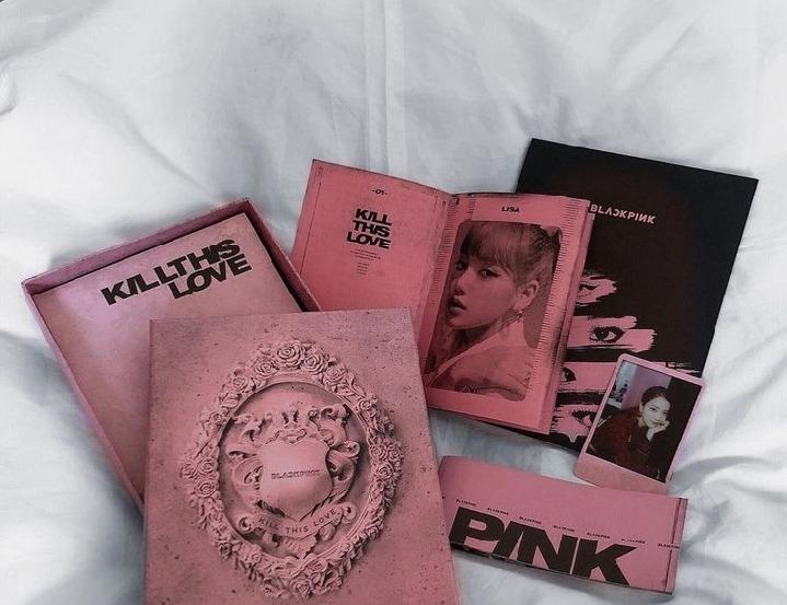 Y&G YG Blackpink – Kill This Love [Black Ver.] (2nd Mini Album) CD+52p Photobook+Lyrics Book+4Photocard+Polaroid Photocard+Sticker Set+On Pack Poster+Folded Poster+Double Side Extra Photocards Set