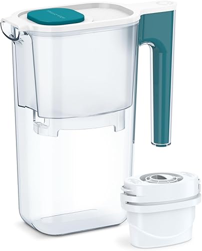 Perfect Pour - Jarra pequeña con filtro de agua de 6 tazas de Aqua Optima, reduce los microplásticos, ergonómica, elimina salpicaduras y derrames,