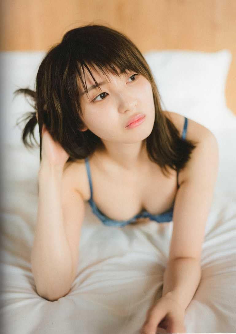 Amazon.co.jp: 初版帯付 セブンネット限定表紙 井上小百合 写真集 存在