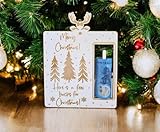【Facile à accrocher】Cette cadeau de portefeuille de noël est munie d'une corde de suspension pour une utilisation facile et peut être accrochée facilement sans outils supplémentaires. Cette petite décoration en bois illuminera instantanément Noël, emplissant chaque recoin de joie et de chaleur.