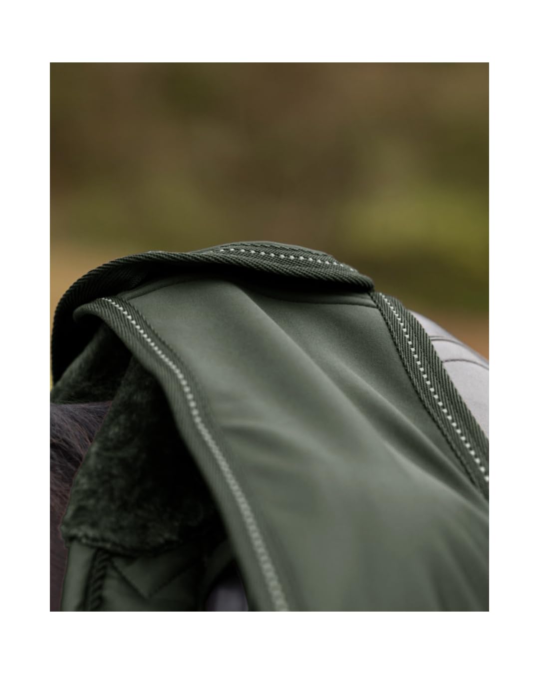 4Horses Ausreitdecke Livorno, wärmende Nierendecke aus softshellähnlichem Material, Fleece-Lining, Schutz für kühle Ausritte