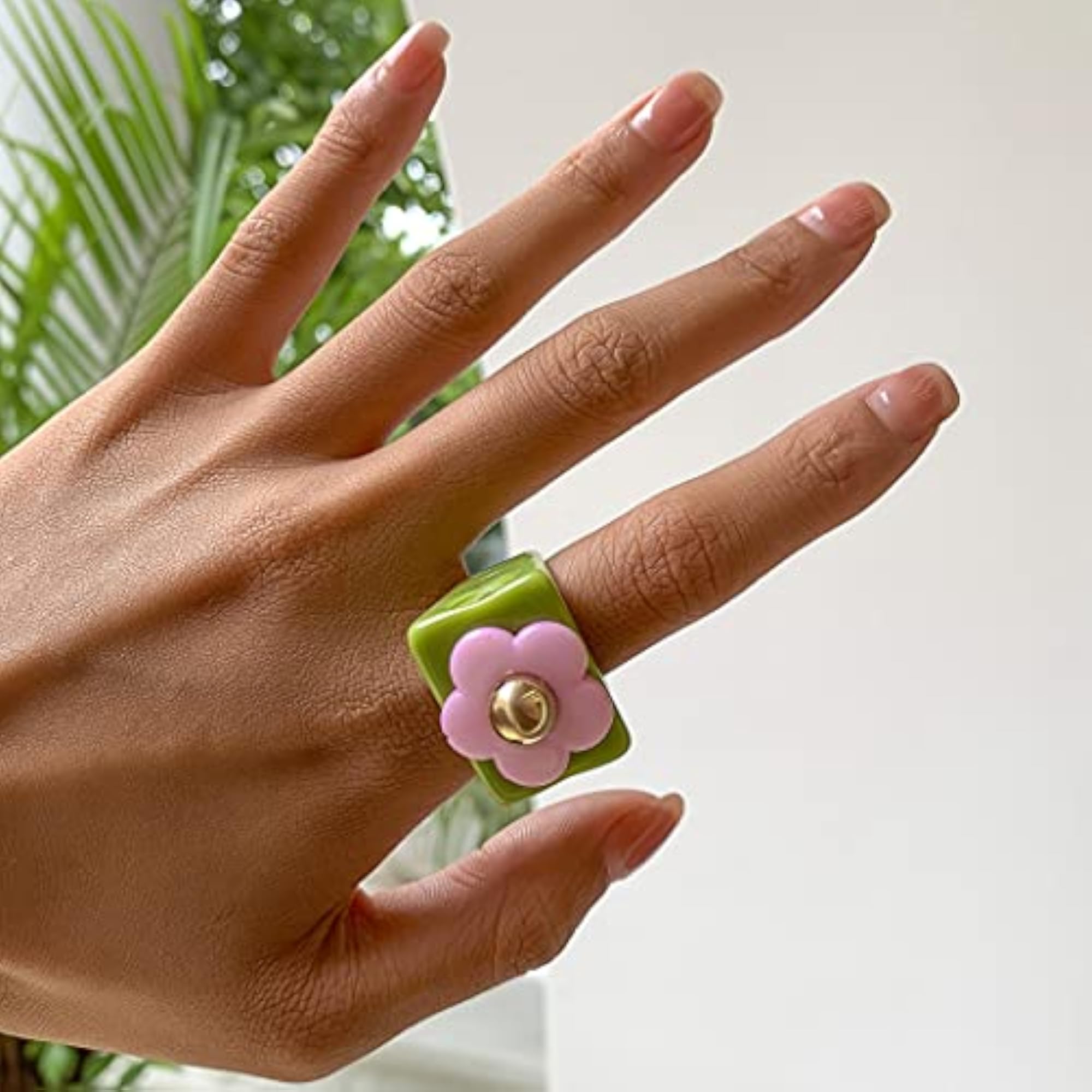 Women's Chunky Flower Elegant Fashion Ring, Lightweight