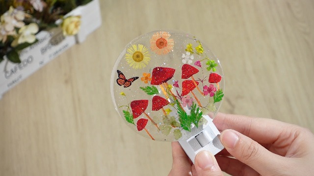 Image of Glooglitter Pressed Flower Night Light Plug in-Handmade Dried Floral Wall Night Light, Glow Decorative Nightlight for Hallway Bedroom Nursery Bathroom, Vintage Botanical(Red, Mushroom)