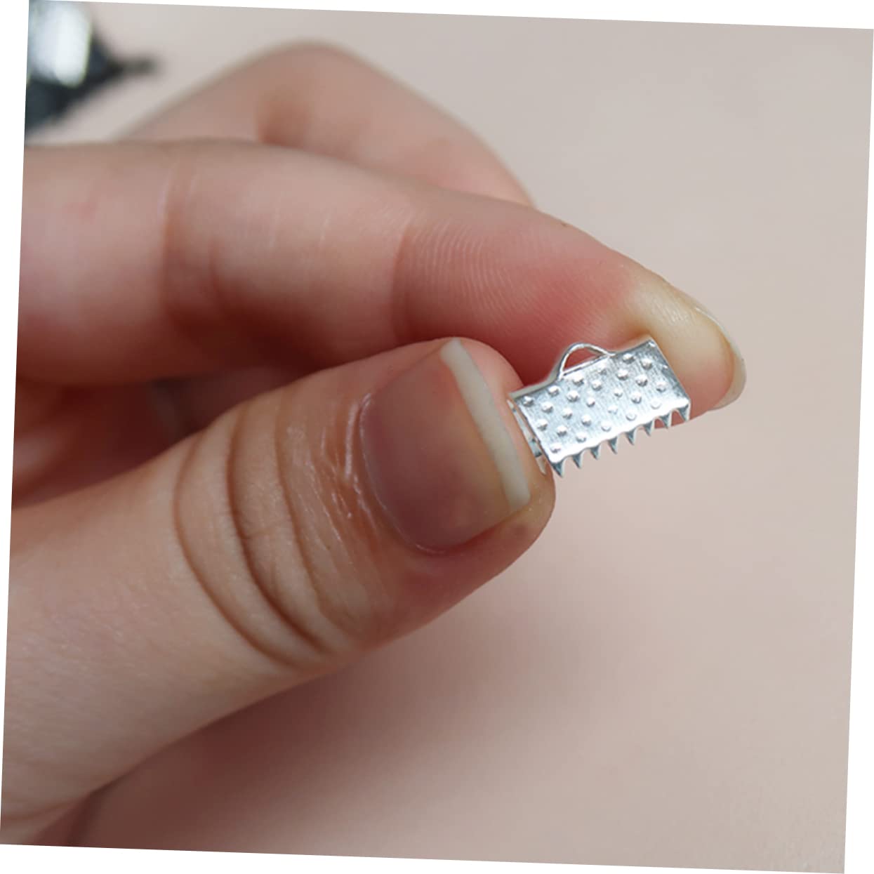 AUTSUPPL Crimp Beads for Jewelry Making 100pcs Plated Ribbon Ends Metal Fastener Clasps Textured Crimp End Clamps Buckles Zipper Clips Ideal for DIY Jewelry Projects