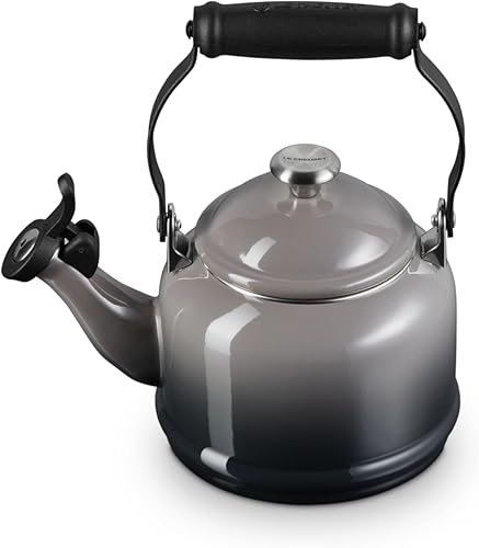 Le Creuset Hervidor de té Demi esmaltado en acero con acabados metálicos, 1.25 cuartos de galón, Oyster