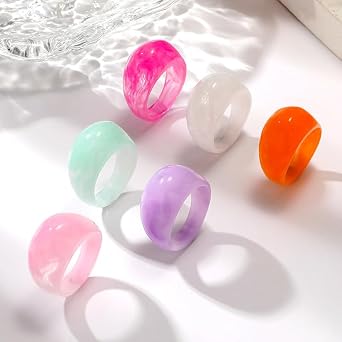 カラフルな樹脂製の分厚いイヤリング6個セット ユニークなアクリルプラスチックナックルジョイントフィンガーリング 幅広で厚いドームスタッカブルリング 美的Y2k ステートメントリング, adjustable, 亜鉛, 宝石なし