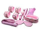 Il Kit INTENSITY Contiene: Coppia di Manette, Coppia Cavigliere, Corda in cotone (5 metri, Diametro 0,5 cm), morso, Frustino, Collare con Guinzaglio, Benda per occhi , sacchetto in raso, accessori completamente regolabili