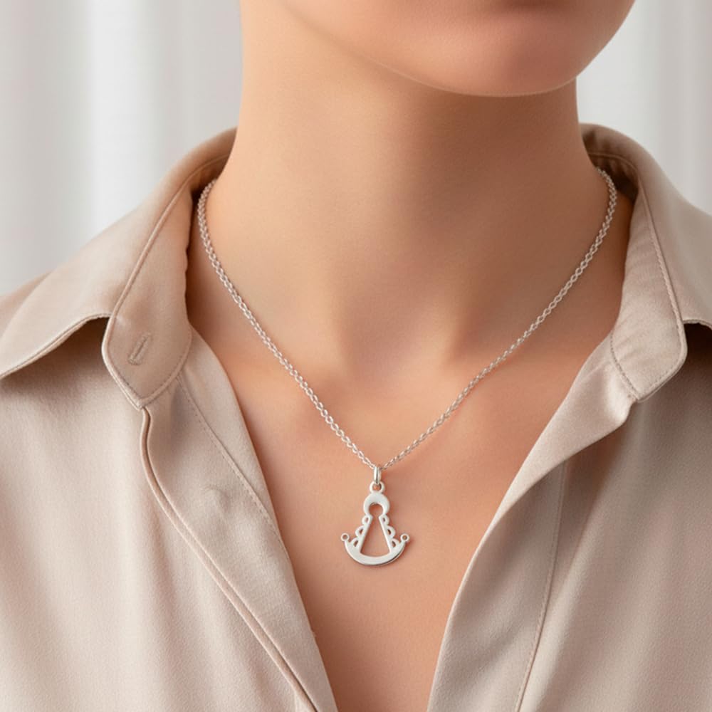 Collar mujer Virgen del Rocio plata - Colgante con la silueta de la Virgen del Rocio y cadena de plata 925 - Se envía en una cajita de regalo