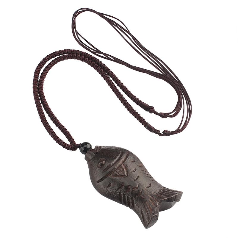 Pendentif poisson en bois fait main, un bijou ethnique d'exception