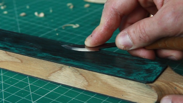 Illustrazione Del Logotype Di Intaglio Del Legno Con Uno Scalpello Tagliente Una Fetta Logo D Annata Stile Incisione Isolata Bianco 139294072 - Foto 2