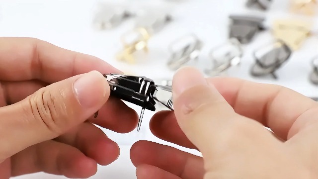 REQAG Lot 9 Fermoirs Sac à Pression Twist Turn Lock – Boucles Métal Élégantes Pour Sacs, Portefeuilles, DIY Cuir