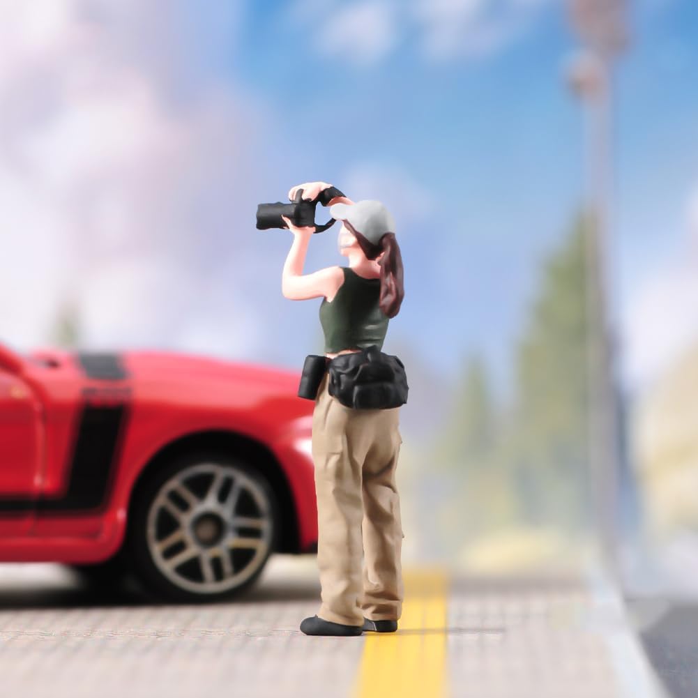 1/18-1/87 Scale Professional Female Photographer Figurine, Capturing Moments with Camera Figure, Professional Landscape Cameraman Toy Figure Mini Statue (Design B, 1/24)