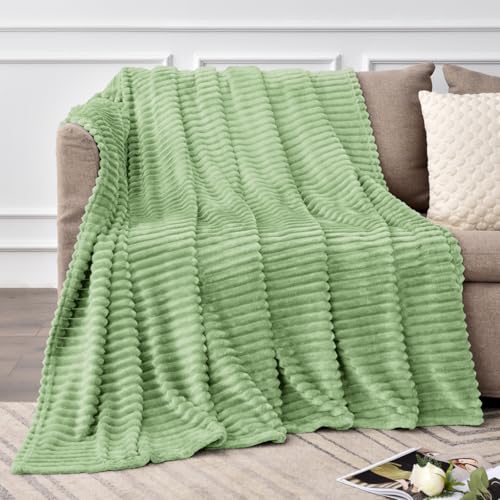 Cozy BEDELITE Fleece Throw Blanket in Sage Green