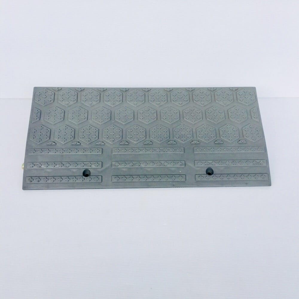 ⭐️新品⭐️段差スローププラスチック製幅60cm高さ10cm【８個セット】 Amazon.co.jp: カインズ(CAINZ) 段差プレート 幅60cm 奥行27cm