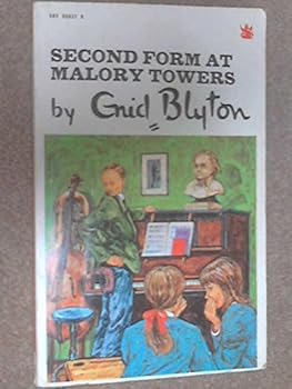 Paperback Second Form At Malory Towers Book