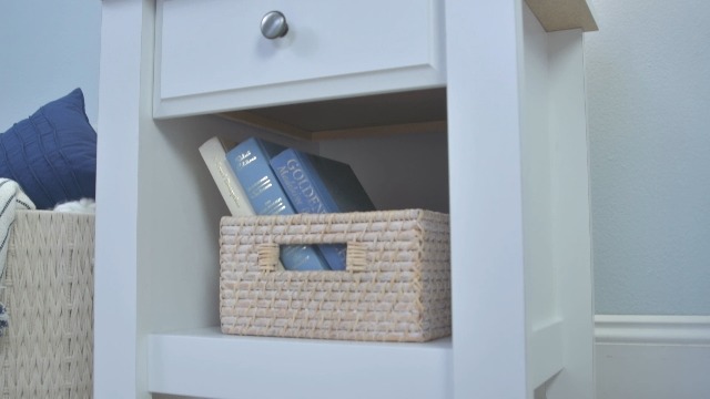 Mesita De Noche Blanca Con Puertas De Bambú | Estilo Nórdico 40x30x47 Cm Para Dormitorio O Salón