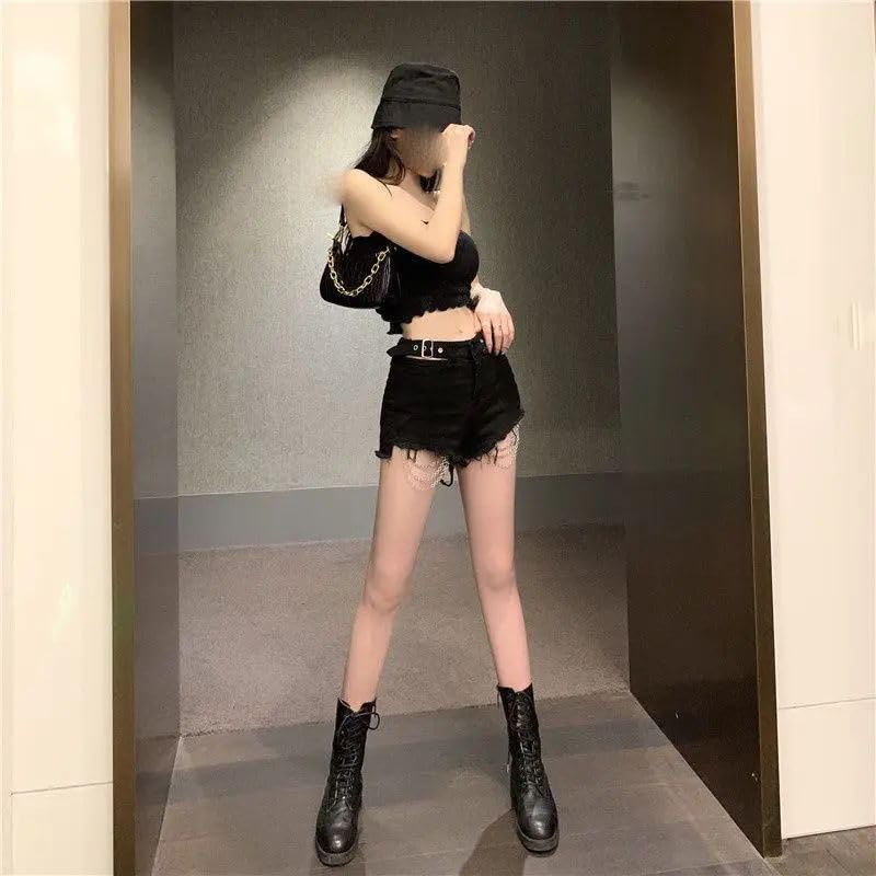 Short jean punk femmes avec détails de boucles et design ajouré noir