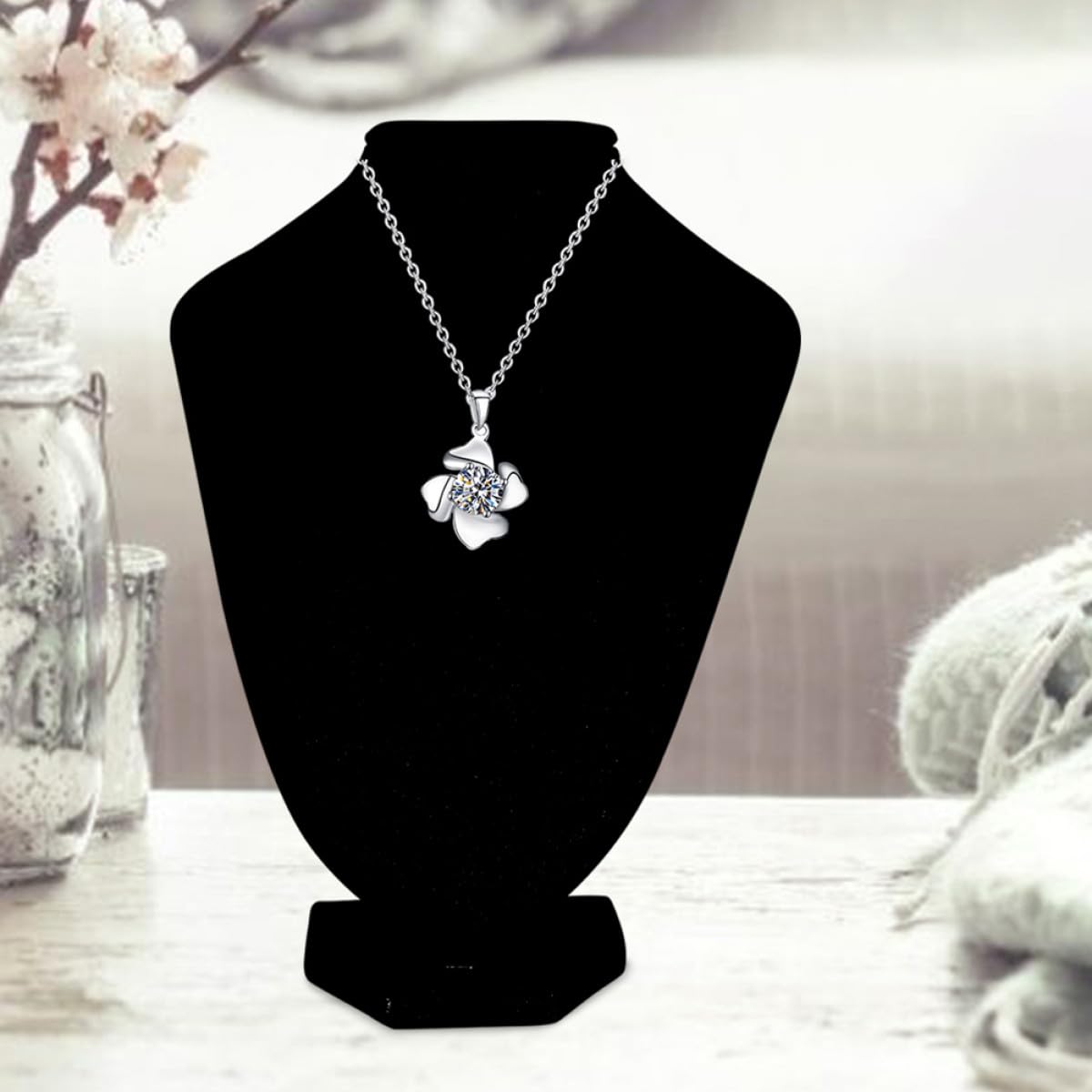 NUOBESTY Présentoir Collier Élégant Support pour Collier Stable Buste Mannequin en Plastique et Tissu Noir Lot de 2 Pièces pour Usage Personnel et Magasins de Détail