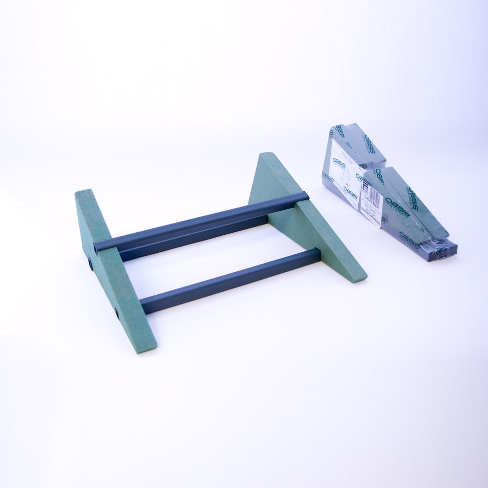 Smithers Oasis Green Oasis® Foam Frames® Tribute Stand Easel (15 X 40 X 34Cm)