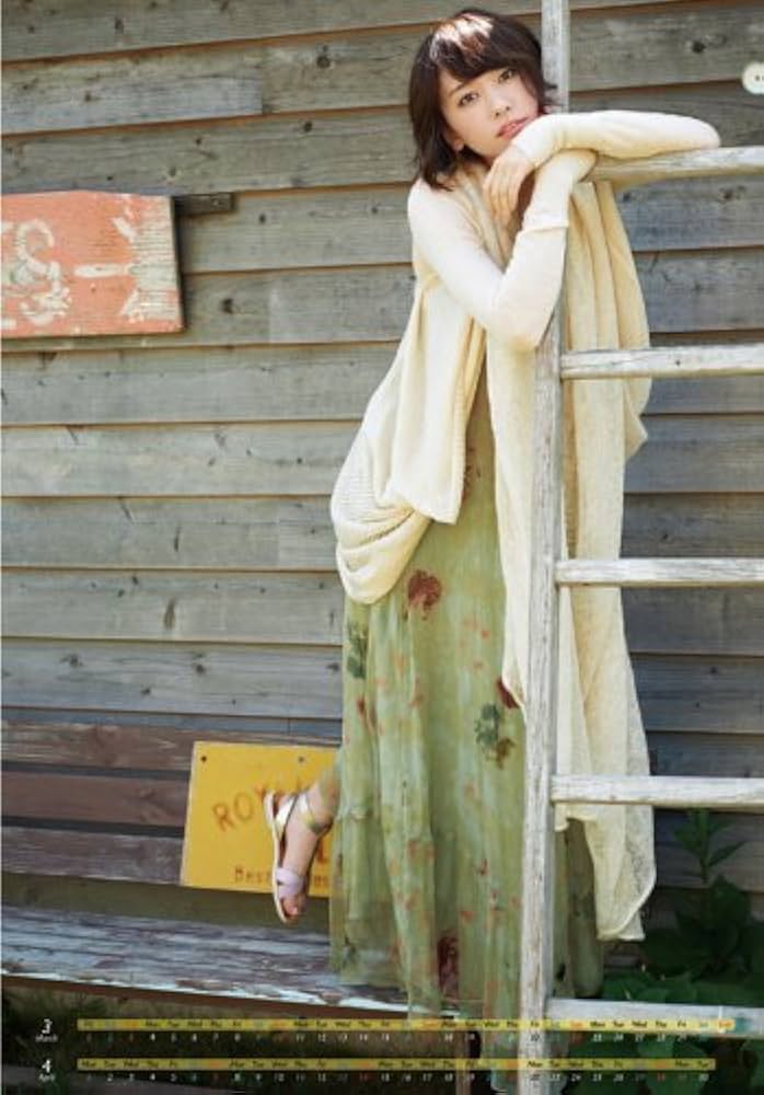 Amazon.co.jp: 新垣結衣 2013カレンダー : -: 文房具・オフィス用品