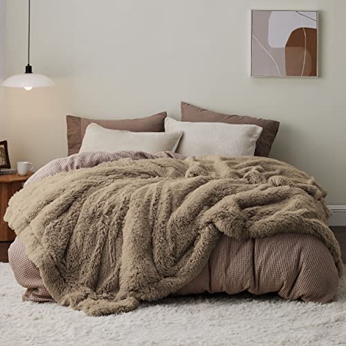 Bedsure GentleSoft Fluffy Brown Blankets Queen Size for Bed, Thick Sherpa Faux Fur Fleece Fuzzy Plush Winter Warm Heavy Soft Queen Blankets, Bedroom Decor Brown Gifts Cozy Gifts for Women Men, 90x90