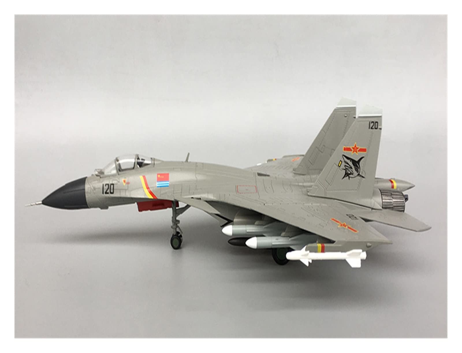 トランペッター 1/72 中国空軍 J-15 艦上戦闘機/航空母艦フライトデッキ プラモデル qqffhab トランペッター 1/72 中国空軍 J-15 艦上戦闘機/航空母艦