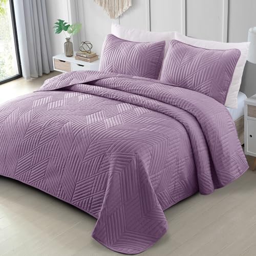 Exclusivo Mezcla Ultrasonic Full Queen Quilt Bedding Set, Lightweight Dusty Lavender Bedspreads Soft Modern Geometric Coverlet Set for All Seasons (1 Quilt and 2 Pillow Shams)