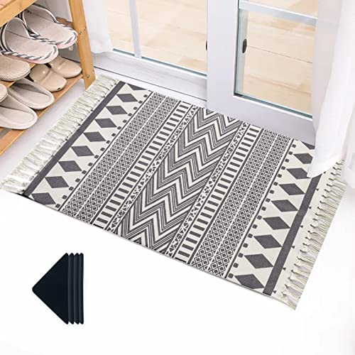 LAIMAILER Cotton Area Rug, Woven Black and White Bohemian Tassel Rug Bath Mat, 24’’x36’’ Cotton Small Throw Rug Washable, Modern Farmhouse Rug for Kitchen Laundry Doorway Porch