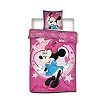 1 housse de couette de 140x200 cm : parfaite pour un lit simple, elle est décorée des motifs élégants de Minnie Mouse, ajoutant une note joyeuse et colorée à la décoration. 1 taie d'oreiller de 65x65 cm : douce et moelleuse, elle complète l'ensemble en apportant un confort supplémentaire et une immersion totale dans l'univers de Minnie.