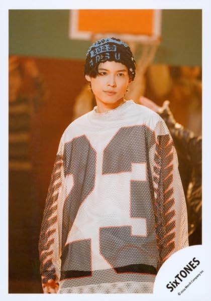 SixTONES 松村北斗 生写真 Amazon.co.jp: Six TONES 公式 生 写真（松村北斗）ST00812 : おもちゃ