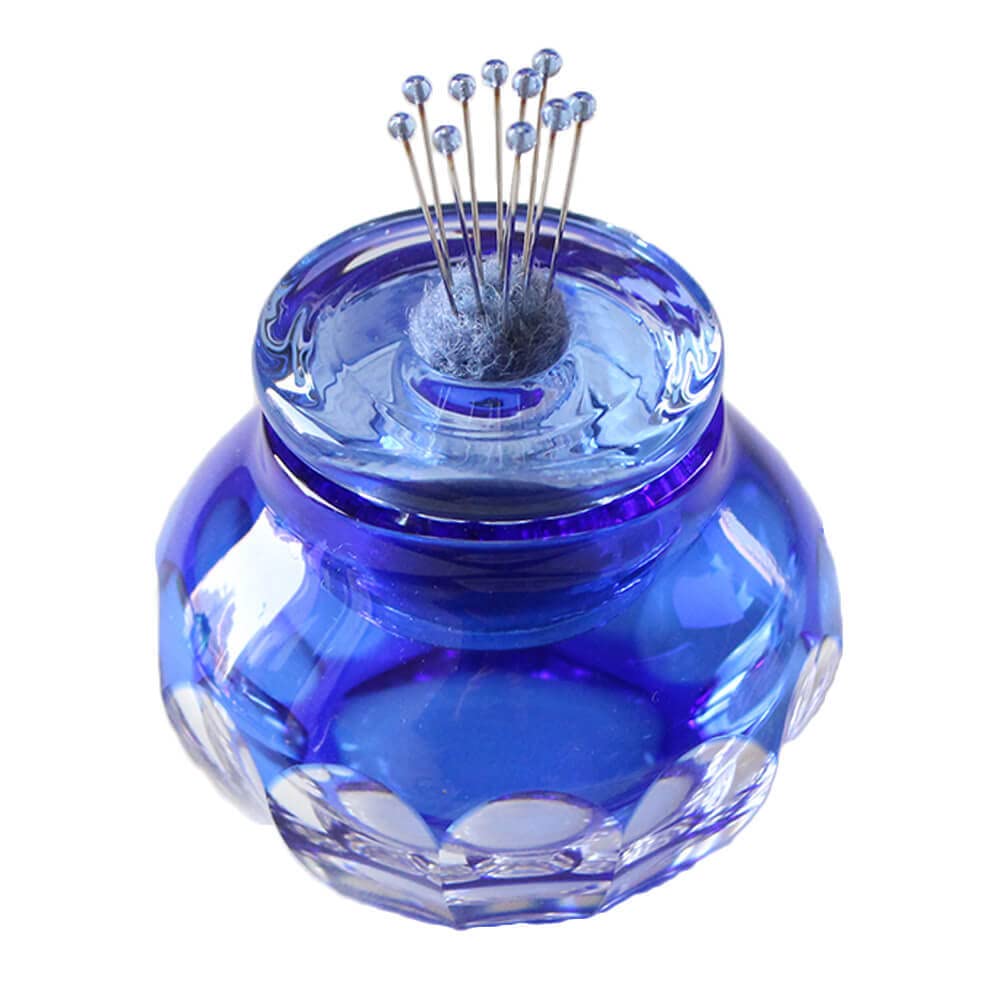 Cojín de agujas Cohana Otaru Kiriko con alfileres de cristal azul