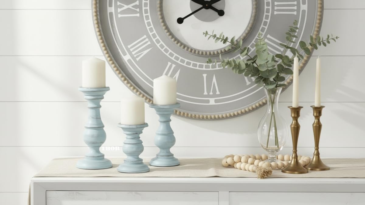 Portacandele decorativo in legno blu chiaro tornito stile pilastro con finitura invecchiata, set di 3 15,2 cm, 20,3 cm, 25,4 cm H, azzurro