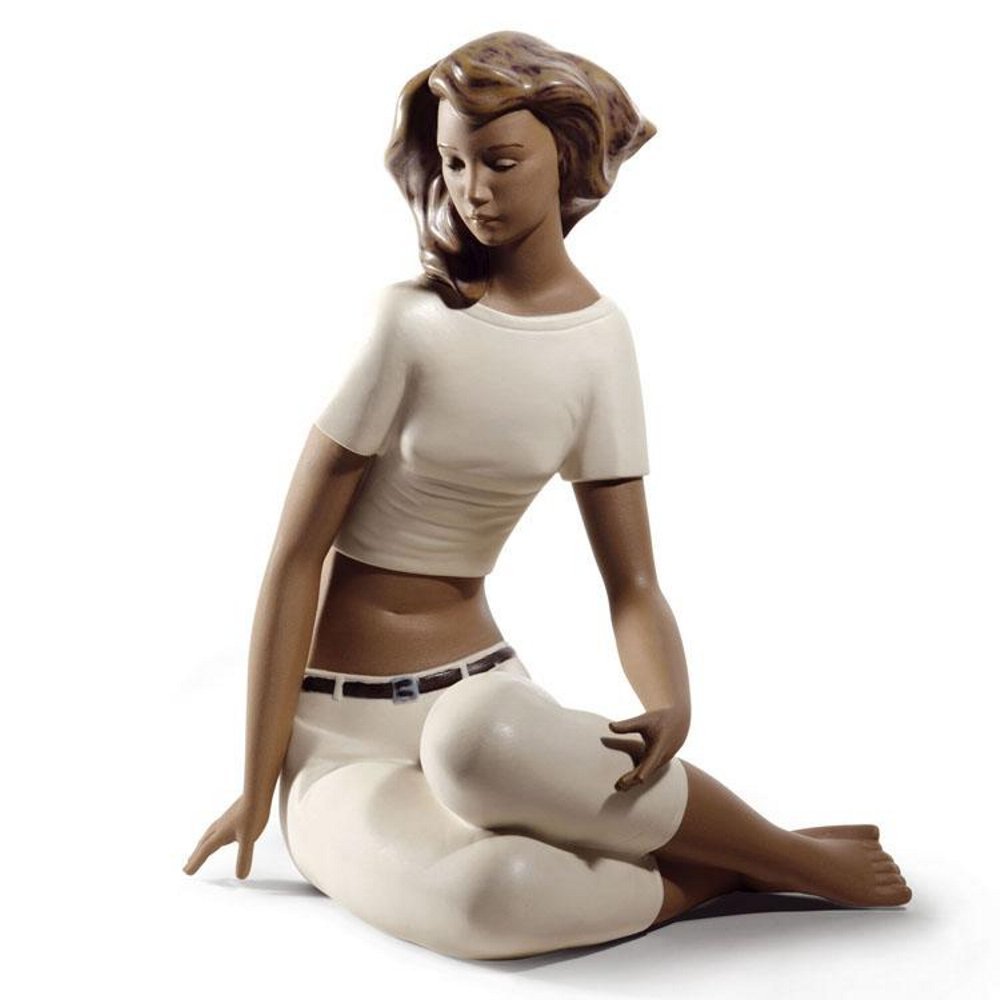 NAO Mediterranean Breeze. Decorative Figurine of a Woman in Gloss Porcelain. Feminine Sculpture Inspired by Mediterranean Femininity for Home Decoration
