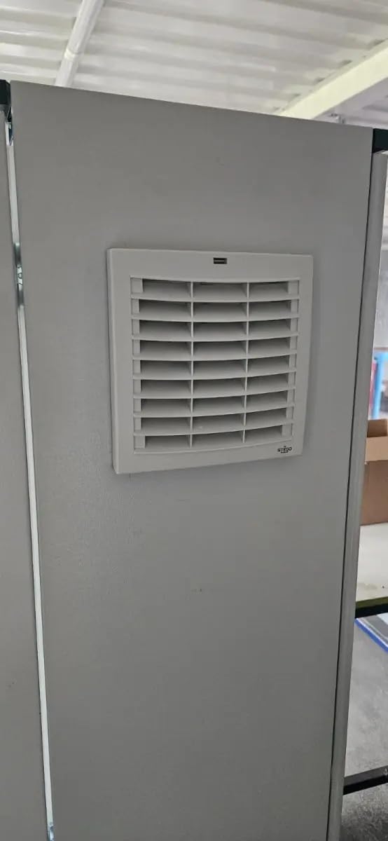NAKA Energiespeicher Schrank Gehäuse 1200x1000x400 Leergehäuse Thermoisoliert Belüftet Thermostatische Steuerung IP55