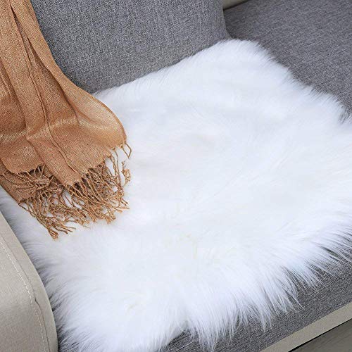 YDFYX Lammfell Schaffell Teppich Kunstfell Dekofell in Super weich Lammfellimitat Teppich Longhair Fell Optik Nachahmung Wolle Bettvorleger Sofa Matte (C-Weiß, 45 x 45cm)