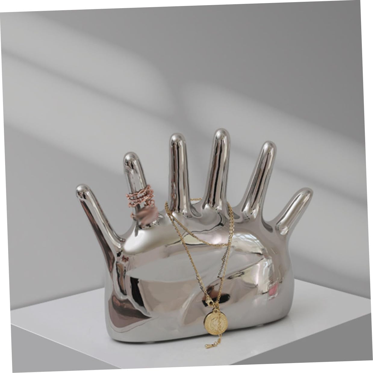 Eleganter Keramik Ringständer in Handform für Zimmer Deko und Valentinstag Stilvoller Schmuckständer mit Breiter Anwendung zum Halten und Präsentieren von Ringen