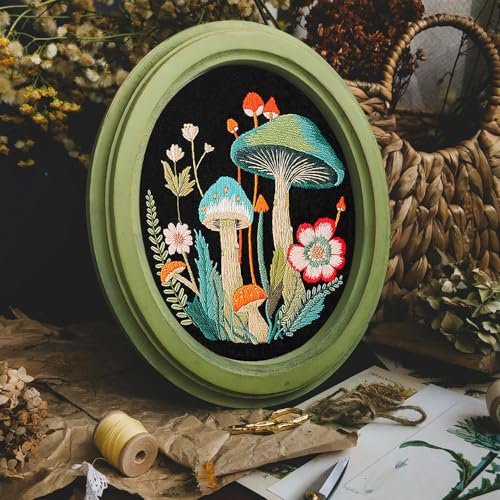 Kit broderie avec tissu imprimé champignon à offrir aux passionnés