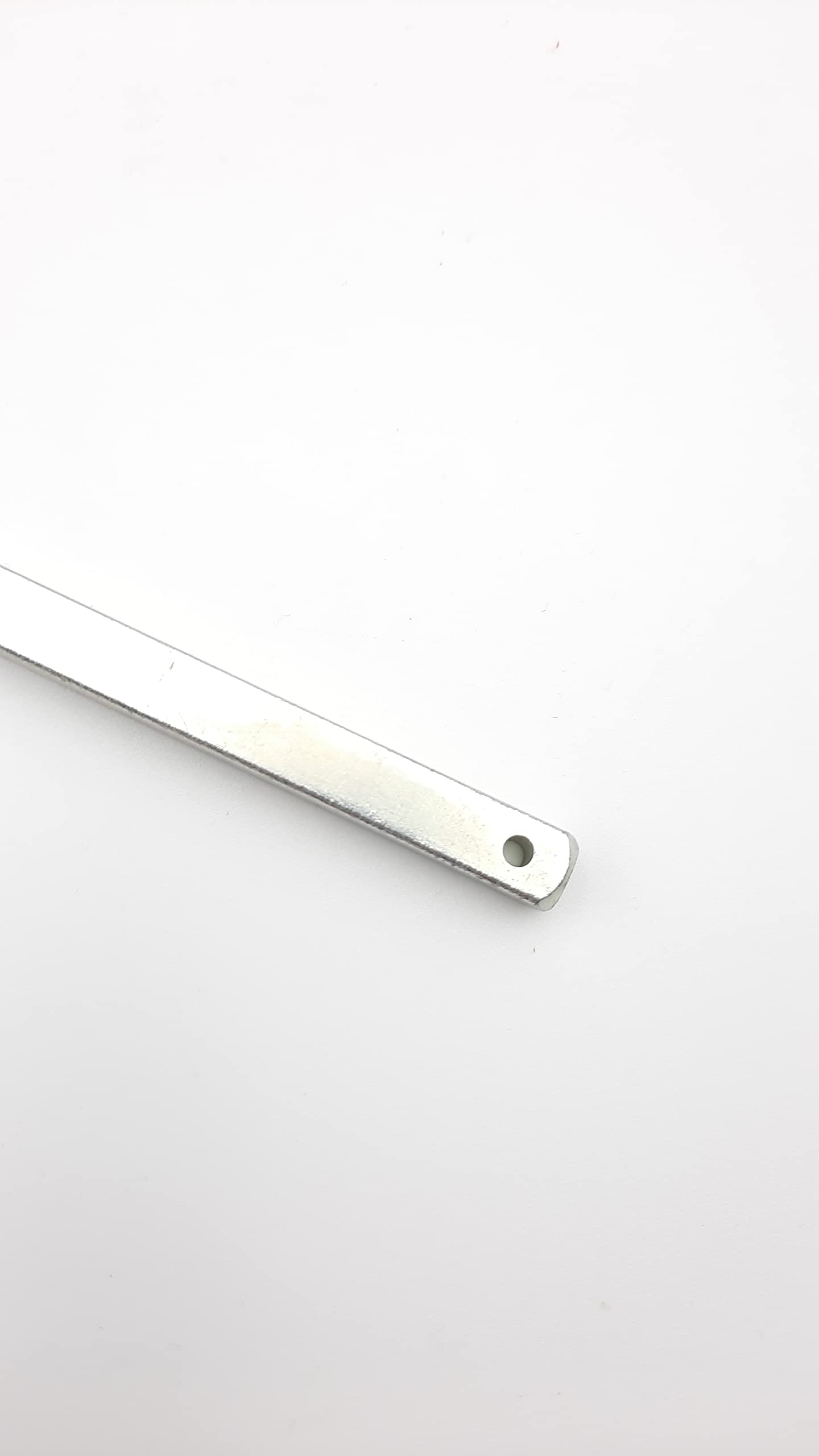 Tige Carré Percée, 6mm x 130mm, Acier Zingué, résistant à la rouille, gris aluminium, dubois industries