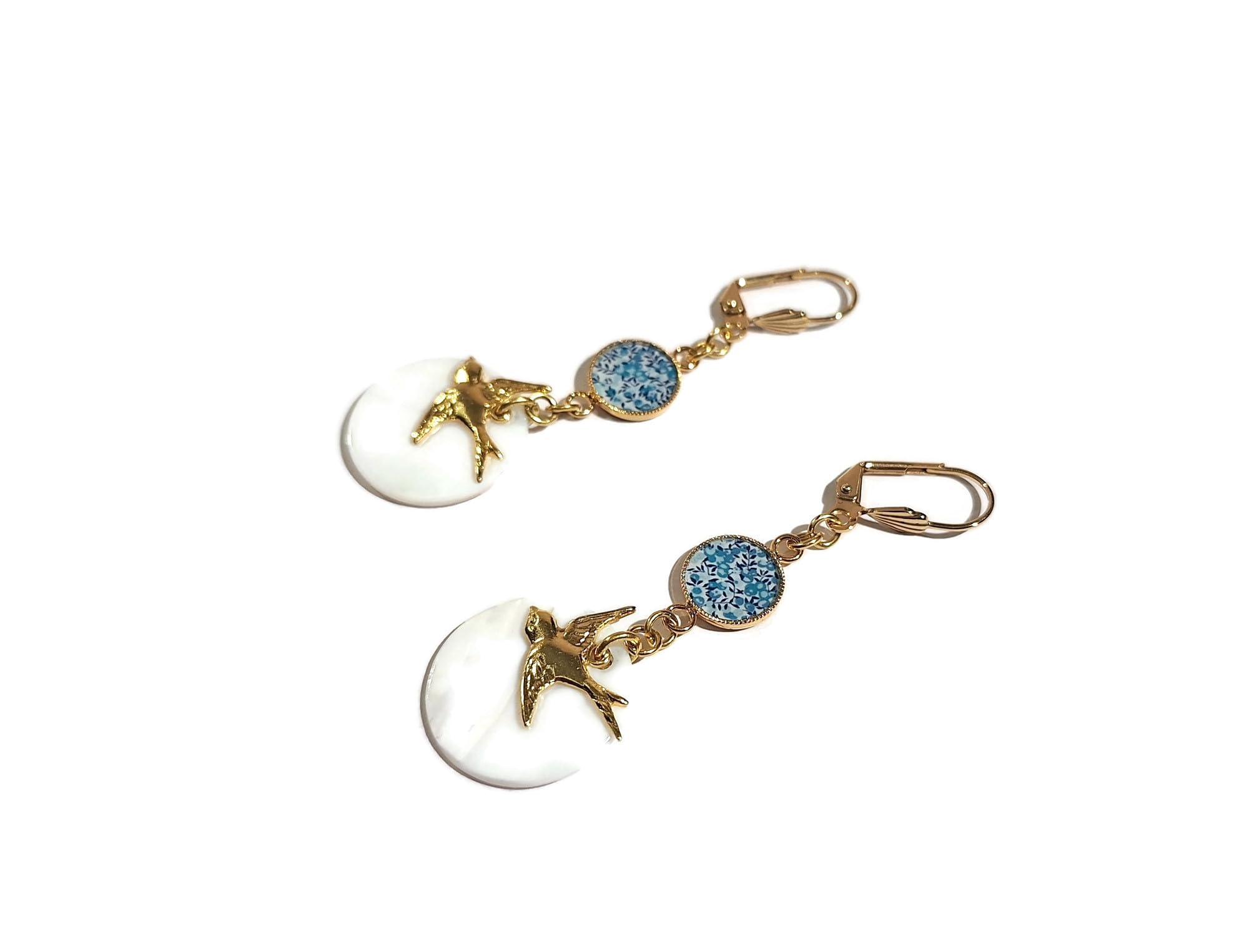 Orecchini in resina uccello fiori madreperla oro ottone turchese bianco