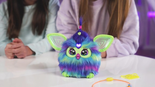 Furby Galaxy Edition – Interattivo Con 15 Accessori Moda – Glow In The Dark - Foto 4
