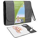 wickelauflage unterwegs babyone ★VERWENDUNG MIT WINDELBEUTELN UND BABYSTROLLEN - Das abnehmbare Wickelkissen mit Klettverschluss kann unabhängig voneinander verwendet werden. So können Sie es zusammenfalten und in eine Wickeltasche, einen Rucksack, einen Koffer, eine Aktentasche oder an einen Kinderwagen hängen. Baby-Reiseartikel sind bequem zu tragen und nehmen keinen Platz ein. Wenn Ihr Kind das nächste Mal abwischen muss, legen Sie einfach unsere Windel auf den Boden und reinigen Sie sie.