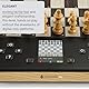 MILLENNIUM ChessGenius Pro Wood Edition Schachcomputer – Edle Holzoptik mit Echtholzfiguren, benutzerfreundliche Bedienung, mobil und vielseitig, ideal für Hobbyspieler mit KI-Lernfunktionen