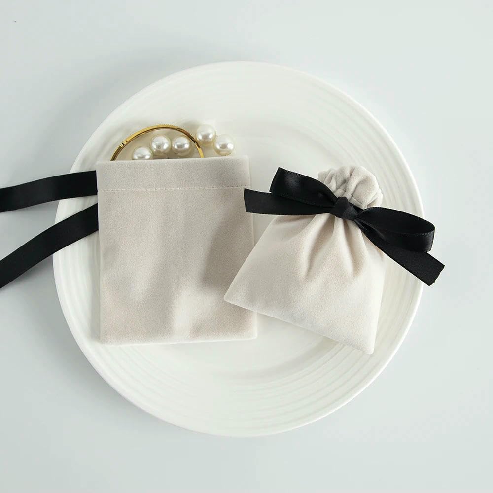 50 Stück Beige Samtbeutel, Schmuckbeutel mit Kordelzug für Hochzeitssüßigkeiten, Geschenke, Reiseverpackungen, Aufbewahrung