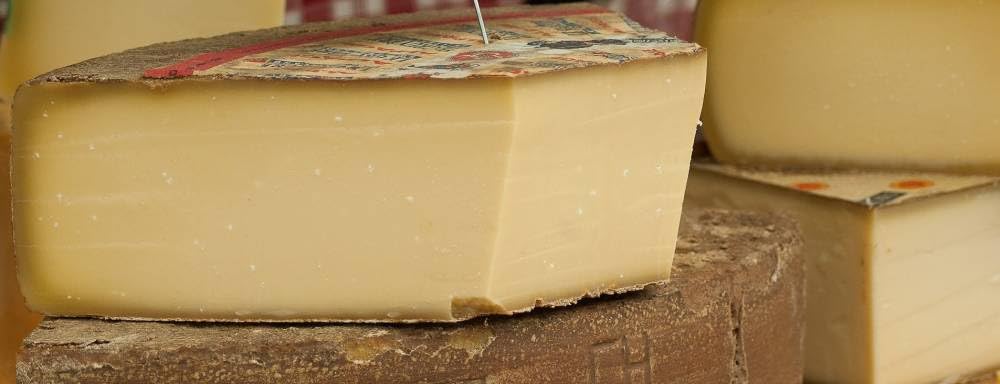 Almgourmet - Hartkäse aus Südtirol - 2 Stück je 400g - 12 Monate gereift - Herzhafter Urtyroler Käse mit würzigem Geschmack