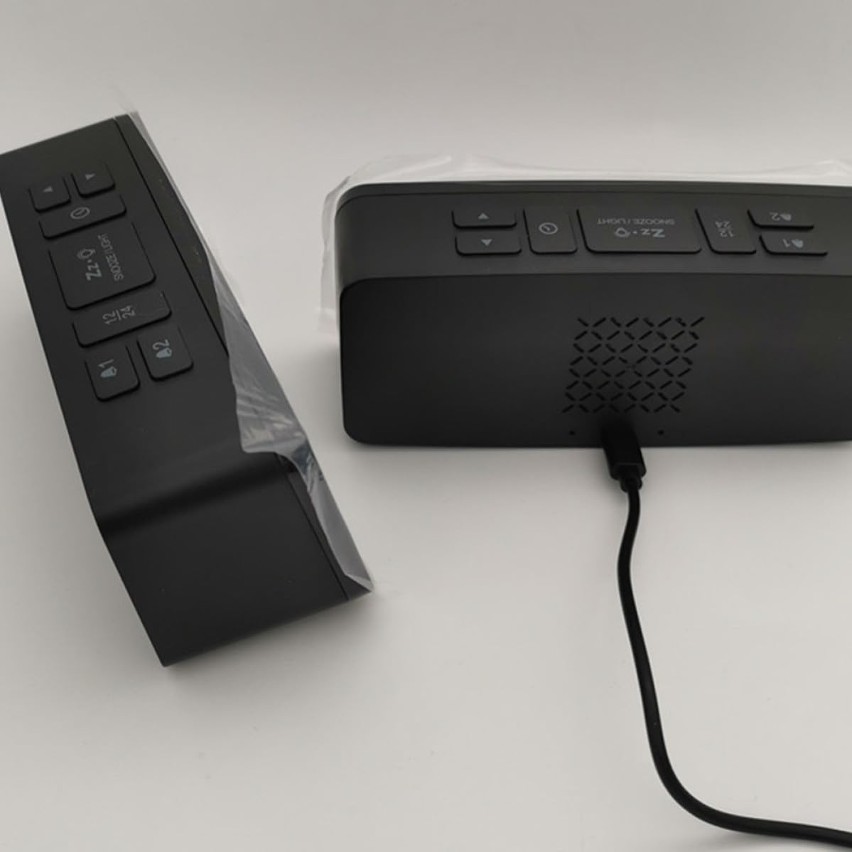 INOOMP Réveil Numérique et Réglage Luminosité LED Noir avec Fonction Mémoire Horloge Moderne en Plastique Facile à Lire pour Chambre ou Bureau