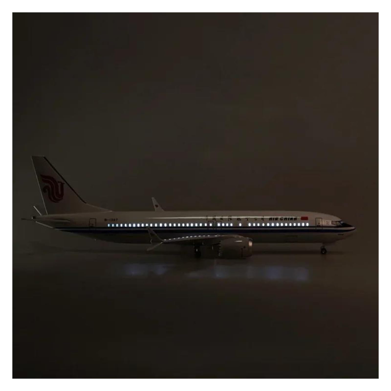 Odlewane zabawki samolotowe w skali 1/85 do samolotu 737MAX B737 samolot ze światłem i kołem odlewany żywiczny model samolotu wyświetlacz biurkowy modele samolotów do zbierania i wyświetlania (ze